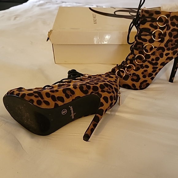 Dollhouse booties animal prints like New - Picture 5 of 5